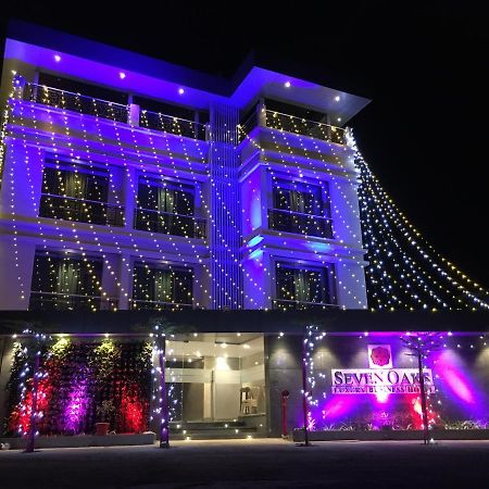 Hotel Seven Oaks Navi Mumbai Buitenkant foto