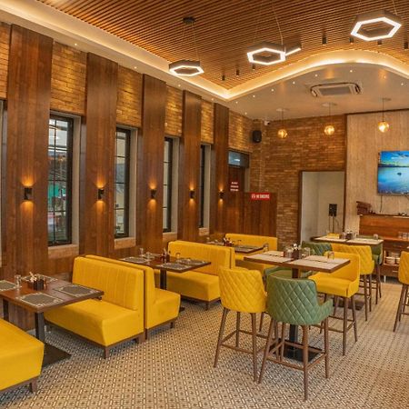 Hotel Seven Oaks Navi Mumbai Buitenkant foto