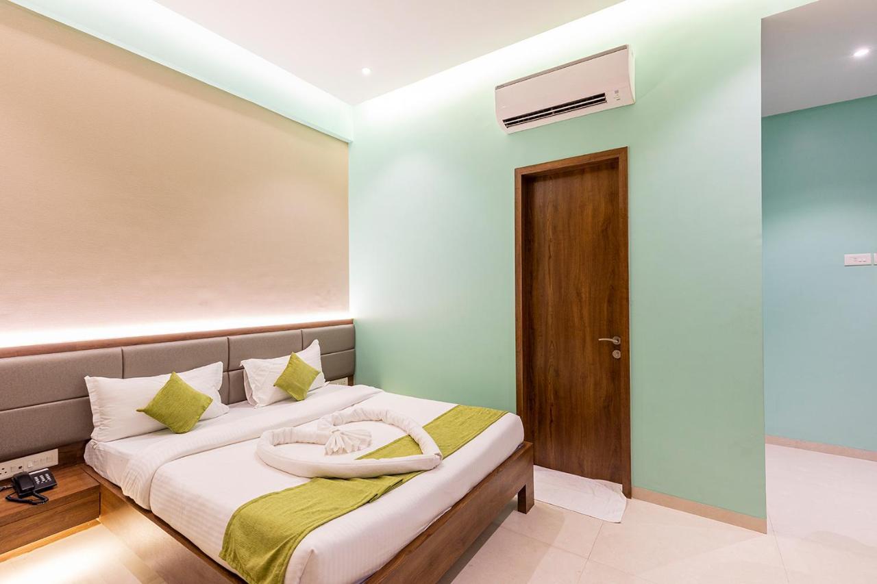 Hotel Seven Oaks Navi Mumbai Buitenkant foto