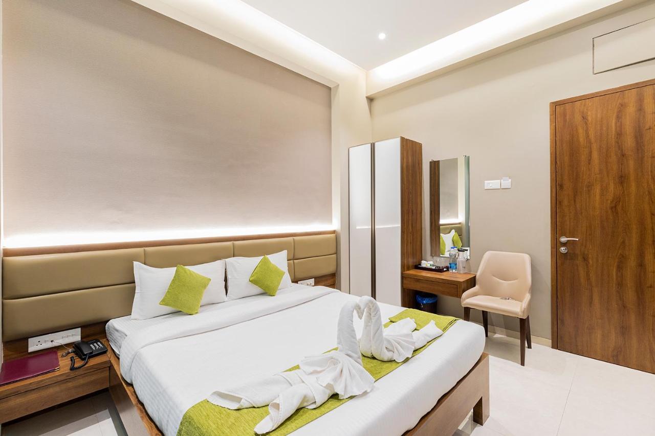 Hotel Seven Oaks Navi Mumbai Buitenkant foto