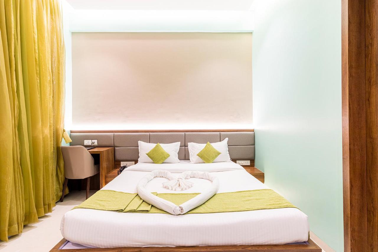 Hotel Seven Oaks Navi Mumbai Buitenkant foto