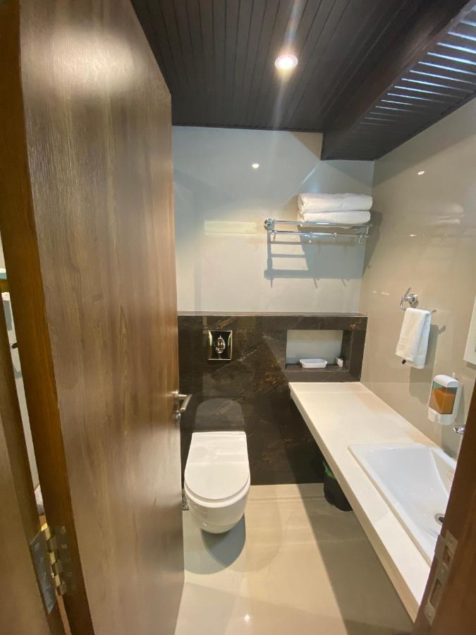 Hotel Seven Oaks Navi Mumbai Buitenkant foto