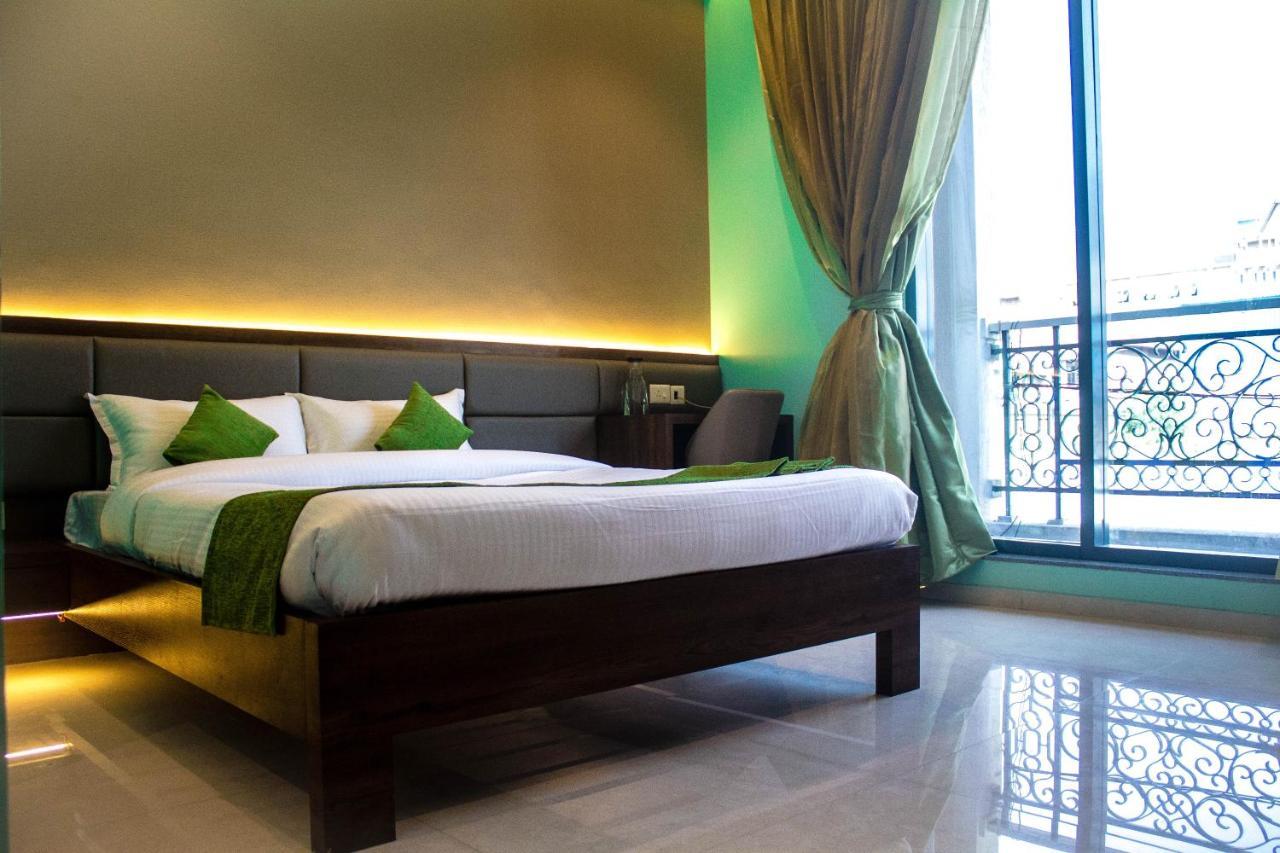 Hotel Seven Oaks Navi Mumbai Buitenkant foto
