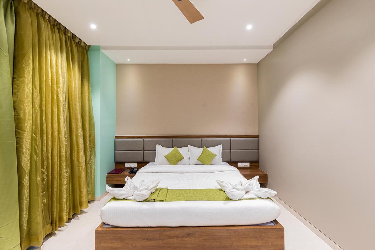 Hotel Seven Oaks Navi Mumbai Buitenkant foto