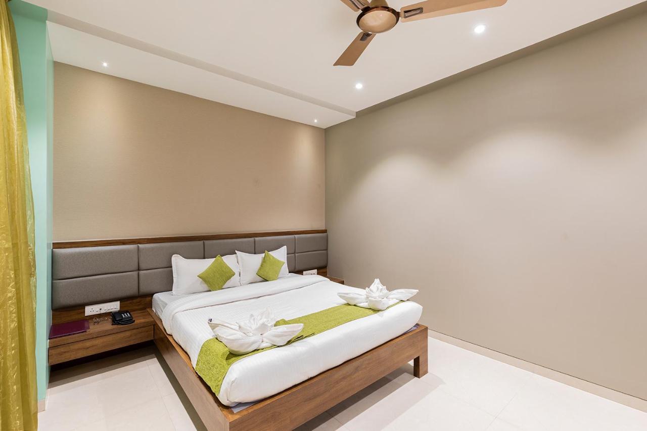 Hotel Seven Oaks Navi Mumbai Buitenkant foto
