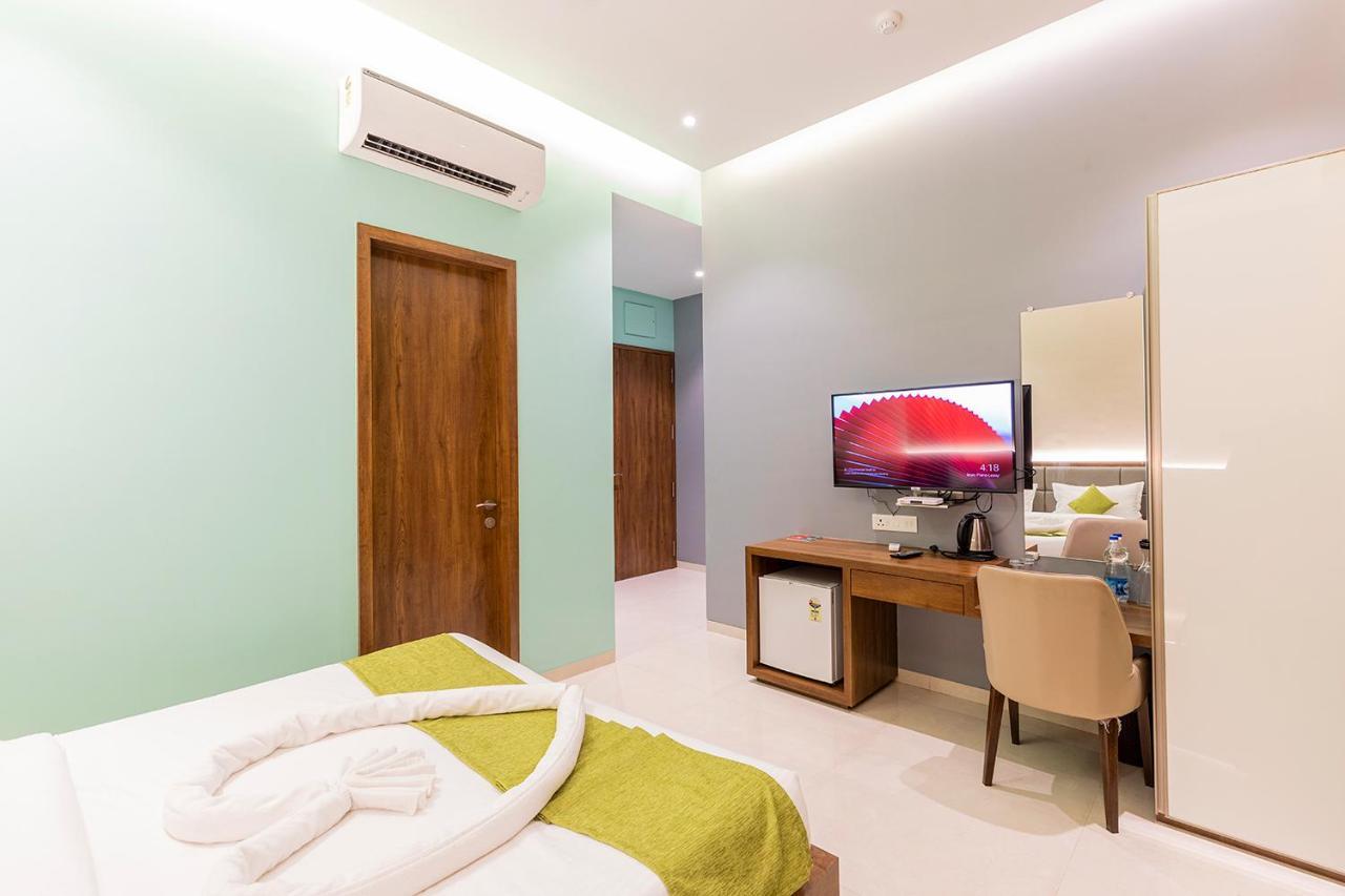 Hotel Seven Oaks Navi Mumbai Buitenkant foto