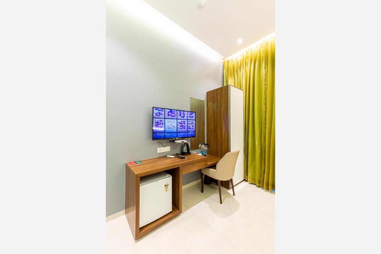 Hotel Seven Oaks Navi Mumbai Buitenkant foto